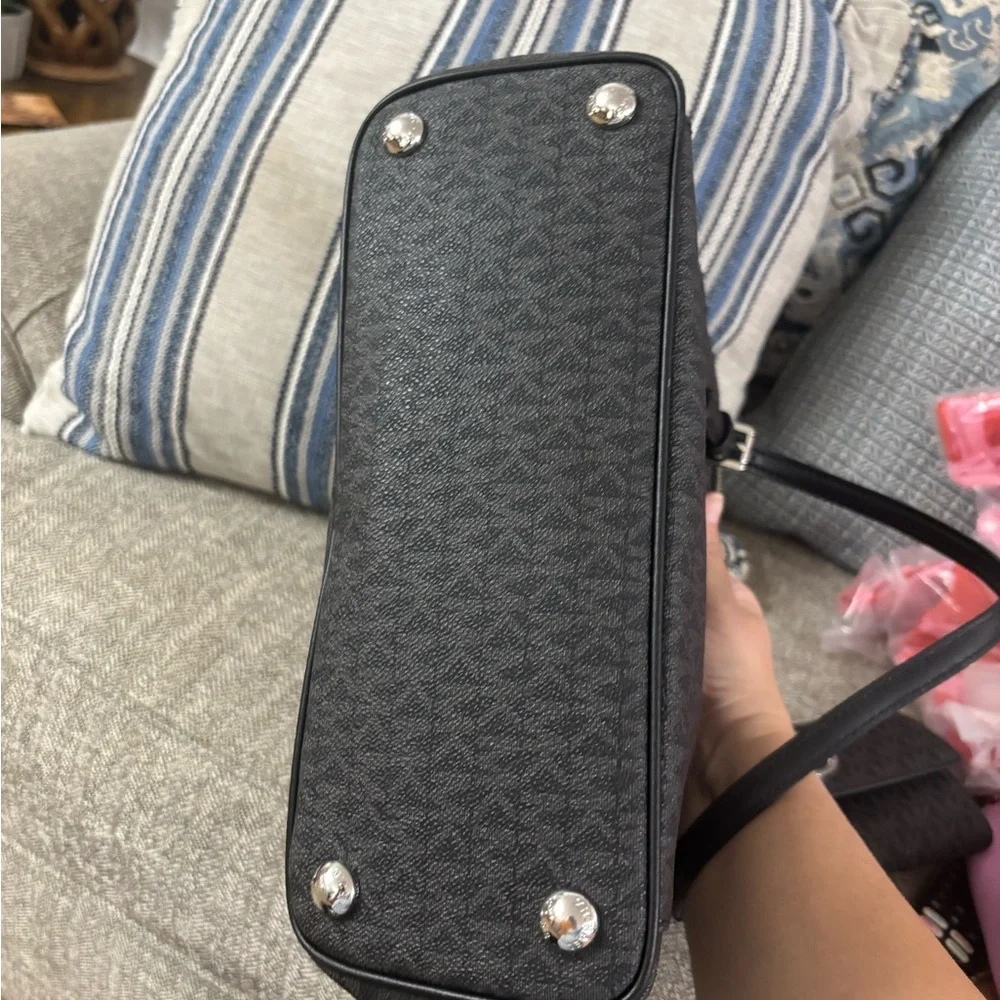 Michael Kors Gray Tote Bag and Wallet Set - Picture 3 of 4